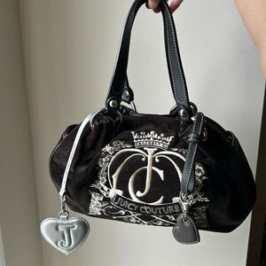 Reposhing this beautiful authentic juicy couture vintage purse